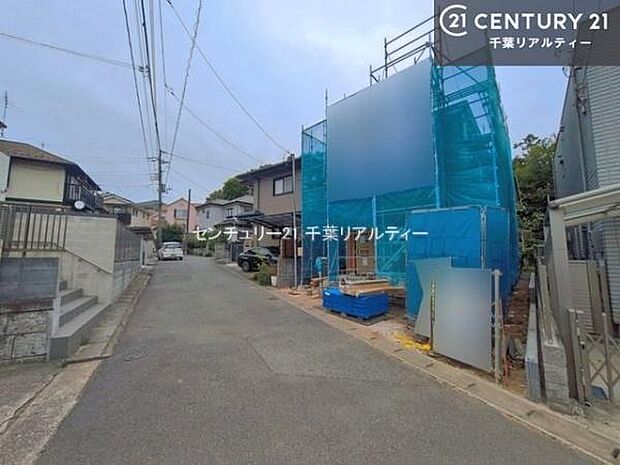 落ち着いた街並みが広がる閑静な住宅街に位置し、穏やかで心安らぐ暮らしを叶える住環境です。