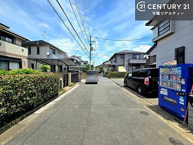 落ち着いた街並みが広がる閑静な住宅街に位置し、穏やかで心安らぐ暮らしを叶える住環境です。