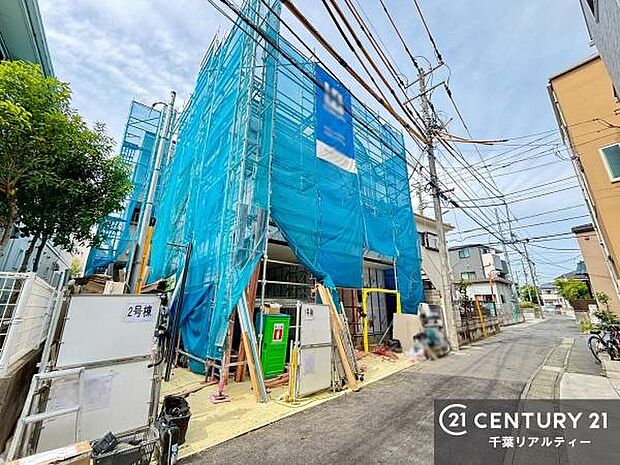落ち着いた街並みが広がる閑静な住宅街に位置し、穏やかで心安らぐ暮らしを叶える住環境です。
