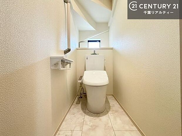 2か所にトイレがございます！朝の忙しい時間帯も待たずにすみそうですね。清潔感のあるトイレでお手入れがしやすいです！