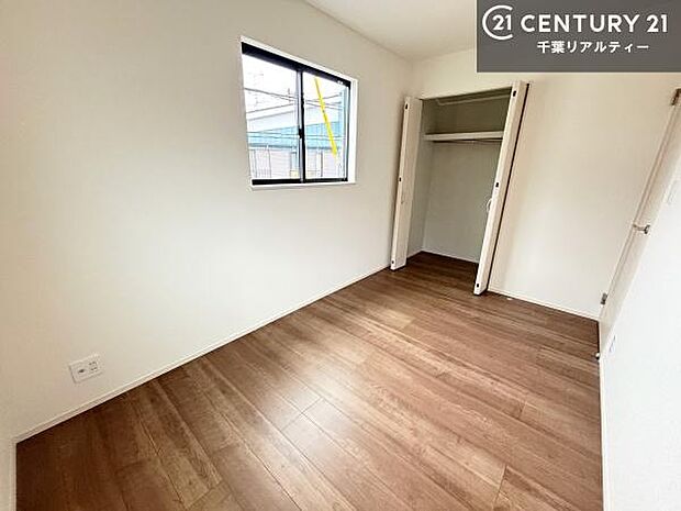 収納が充実しているからこそ、お部屋はいつも広々。掃除や片付けもラクになり、居心地の良い暮らしが続きます。