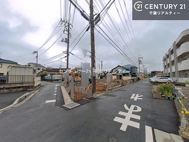 3方角地ならではの開放感に加え、両面道路に面したゆとりある立地です！