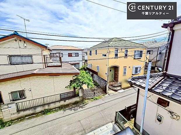 眺望良好なバルコニー。お天気のいい日にはバルコニーへでてリフレッシュするのもいいですね!