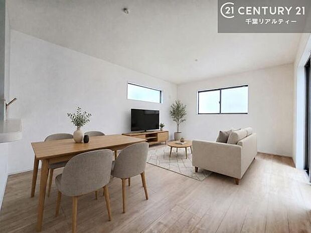 家具はCGパースです。心地良いリビングは家族が自然と集まります。家族団欒の時間が増えそうです。ご家族と、より一層充実した時間を過ごせそうですね。