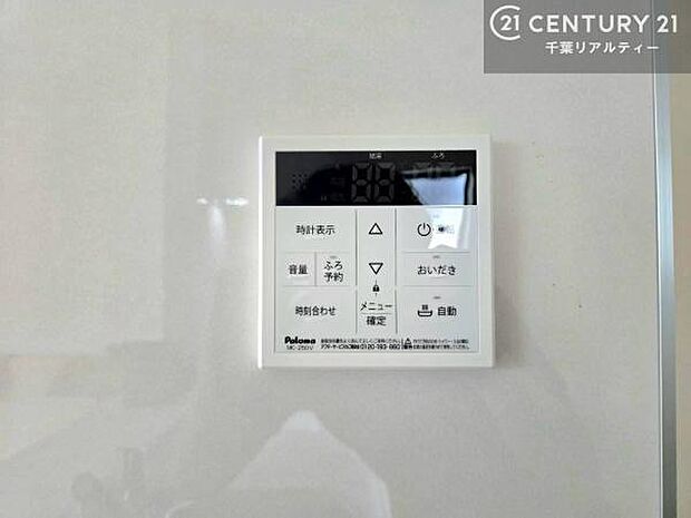 ボタンのスイッチや自動でお風呂の準備が整うため、わざわざ浴室に行ってお湯を入れたり継ぎ足したりする必要がなく便利ですね!