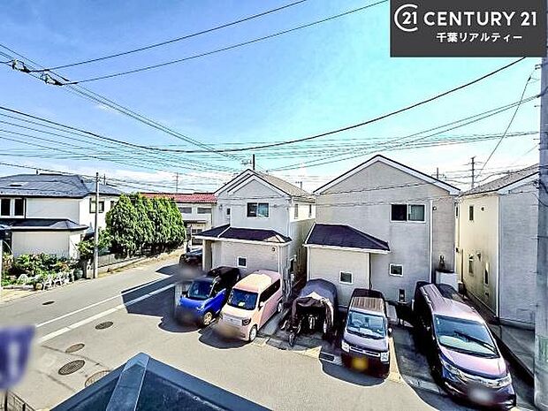 晴れた日には青い空を見渡せる開放的な時間を楽しめます。気持ちの良い風が通り抜ける街並みです!