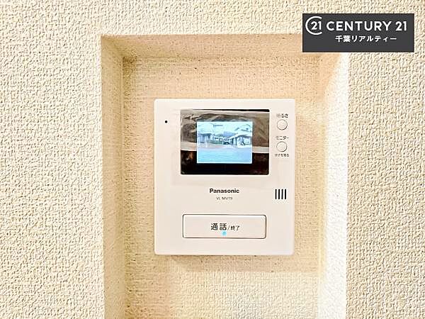 TVモニター付きインターホンを備え、訪問者を映像で確認してから対応できるため防犯面も安心です。お子様のお留守番時にも心強く、ご家族の安心・安全な暮らしをサポートします。