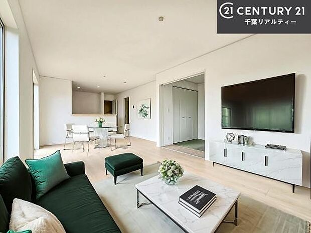 家具はCGパースです。心地良いリビングは家族が自然と集まります。家族団欒の時間が増えそうです。ご家族と、より一層充実した時間を過ごせそうですね。