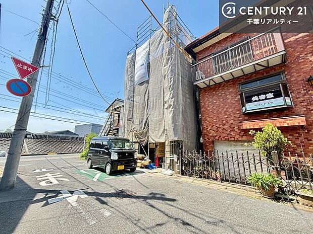 前面道路6m!陽当り良好な立地です。車庫入れが苦手な方も安心ですね。
