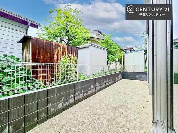 陽当たり良好なお庭です!晴れた日には青い空を見渡せる開放的な時間を楽しめます。ガーデニングや家庭菜園も楽しめます!