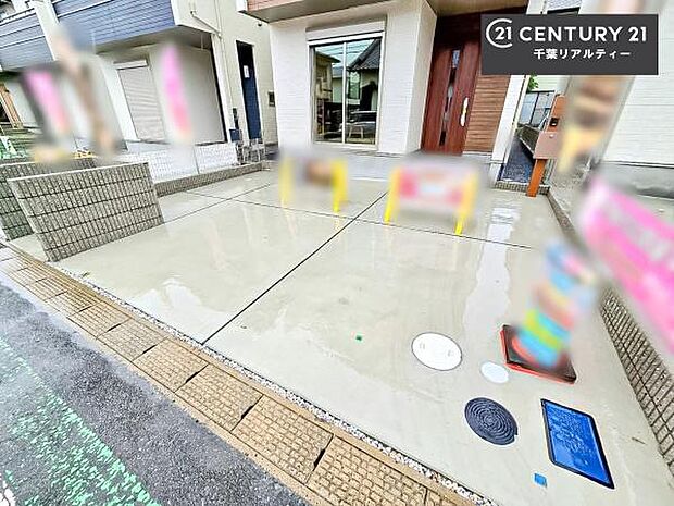 駐車スペースは2台分あります!セカンドカーはもちろん、バイクや自転車なども置き場所に困りません。