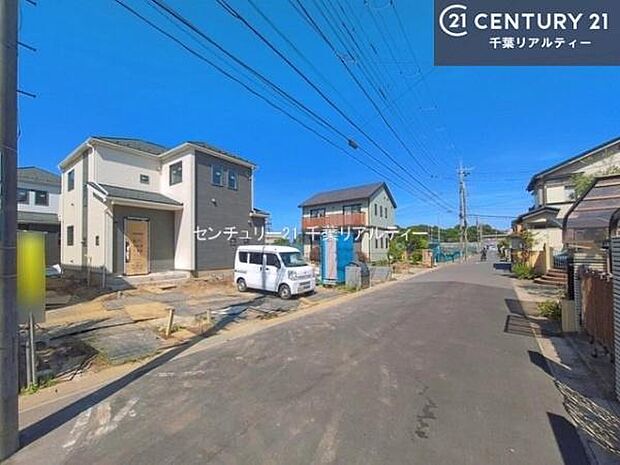 前面道路はゆとりある広さの約5.9ｍ！お車同士のすれ違いもスムーズで、運転に自信のない方でも安心です。