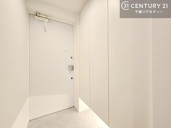 玄関収納が充実しているので、玄関周りがスッキリ片付き来客時に靴の置き場に困りません！