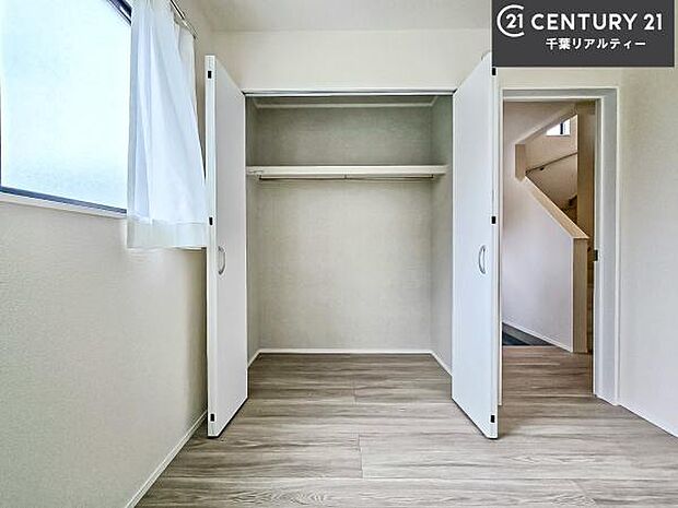 住空間をすっきり使うためには必須ポイントの収納スペースですよね。是非現地でご確認ください！