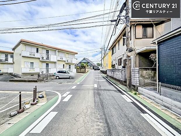 前面道路6ｍ！陽当り良好な立地です。車庫入れが苦手な方も安心ですね。