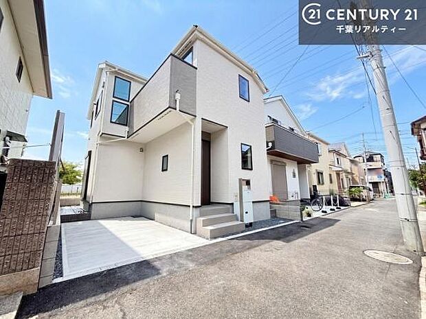 落ち着いた街並みが広がる閑静な住宅街に位置し、穏やかで心安らぐ暮らしを叶える住環境です。