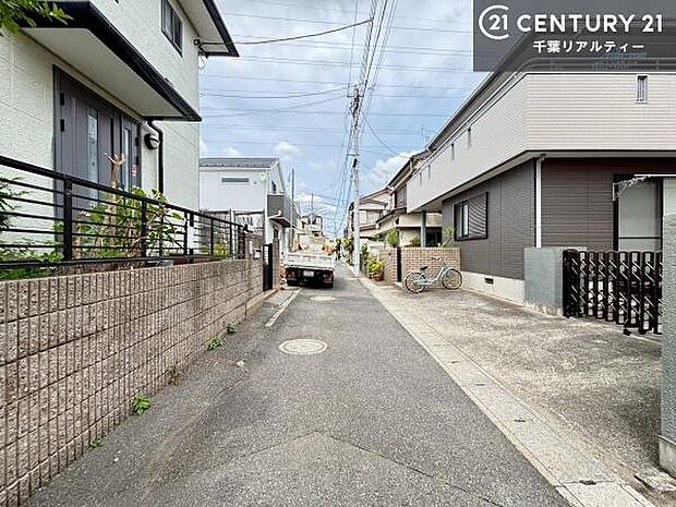 落ち着いた街並みが広がる閑静な住宅街に位置し、穏やかで心安らぐ暮らしを叶える住環境です。