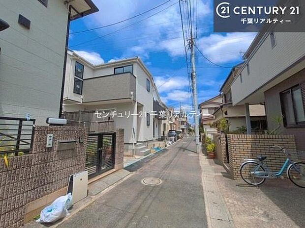 落ち着いた街並みが広がる閑静な住宅街に位置し、穏やかで心安らぐ暮らしを叶える住環境です。