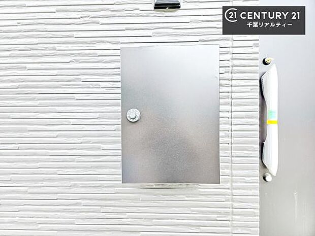 郵便ポスト付きで不在時でも荷物が受け取れてとっても便利!家にいなきゃいけないストレス回避!再配達の手間が省けます!