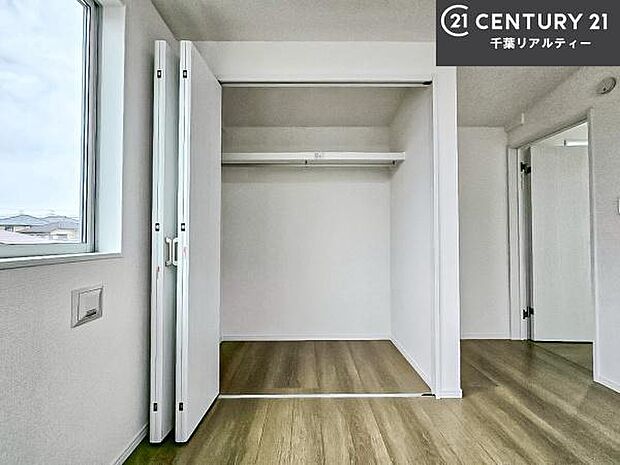 収納が充実しているからこそ、お部屋はいつも広々。掃除や片付けもラクになり、居心地の良い暮らしが続きます。