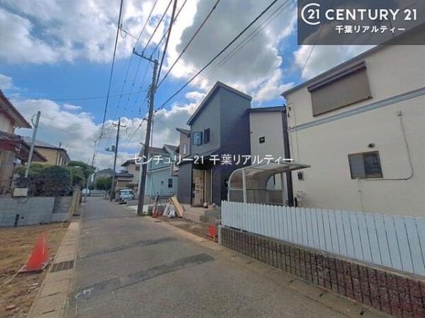陽当り良好な立地です。車庫入れが苦手な方も安心ですね。