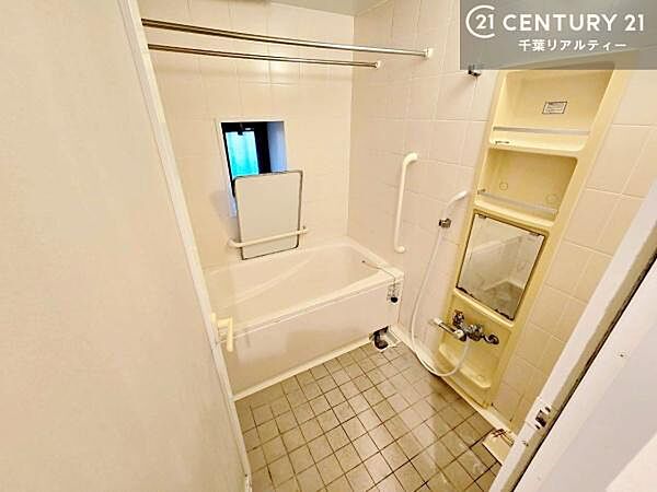 浴室乾燥機を完備した機能的な浴室。毎日の暮らしをより便利にサポートします。湿気対策にも役立ちます！
