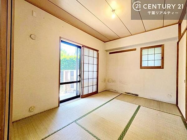 バルコニーに面している和室です。明るく温もりがあり、換気もしっかりできます！