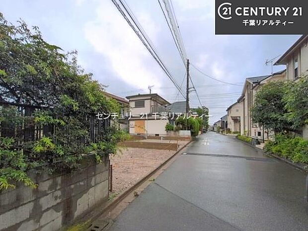 前面道路6ｍ！陽当り良好な立地です。車庫入れが苦手な方も安心ですね。