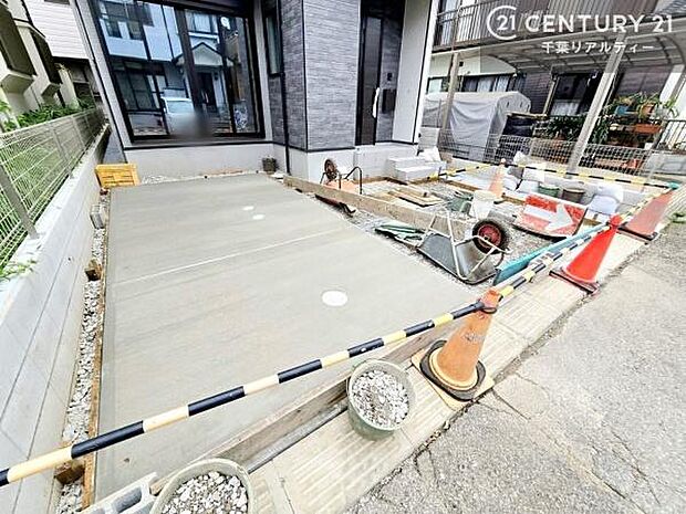 カースペース付きなのでマイカーをお持ちの方も安心ですね！ぜひ現地にてお確かめくださいませ！