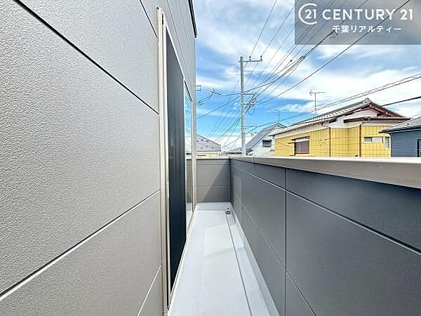 陽当たり良好なバルコニーです！晴れた日には青い空を見渡せる開放的な時間を楽しめます。