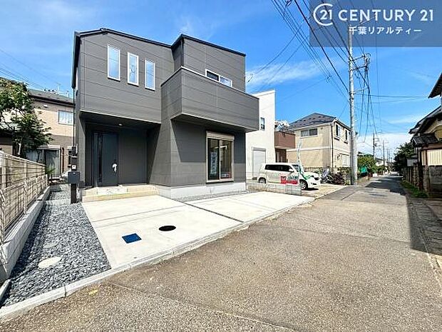 落ち着いた街並みが広がる閑静な住宅街に位置し、穏やかで心安らぐ暮らしを叶える住環境です。
