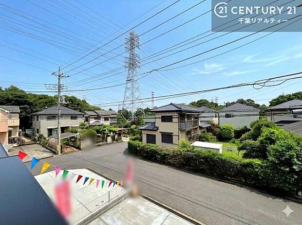 緑あふれる景色を楽しめる眺望は、まるで自然に包まれているかのような心地よさです。