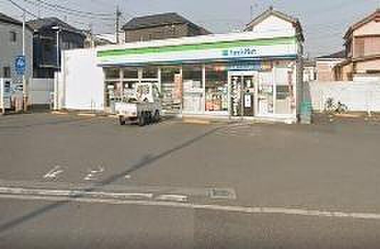 ファミリーマート 鎌ヶ谷南初富店まで240m