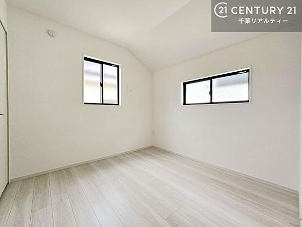 掃き出し窓がないお部屋は、お子様のお部屋としても安心です!