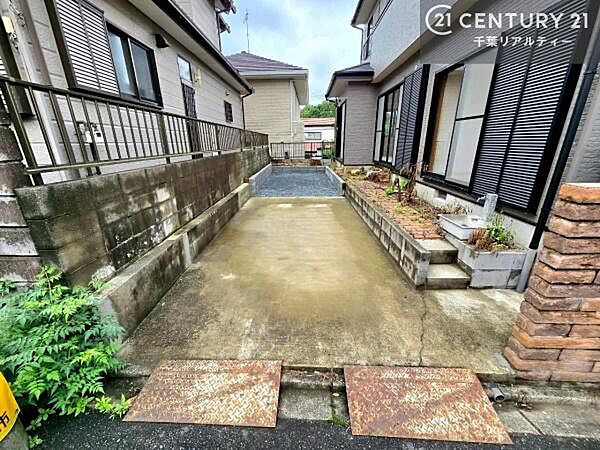 カースペース付きなのでマイカーをお持ちの方も安心ですね！ぜひ現地にてお確かめくださいませ！