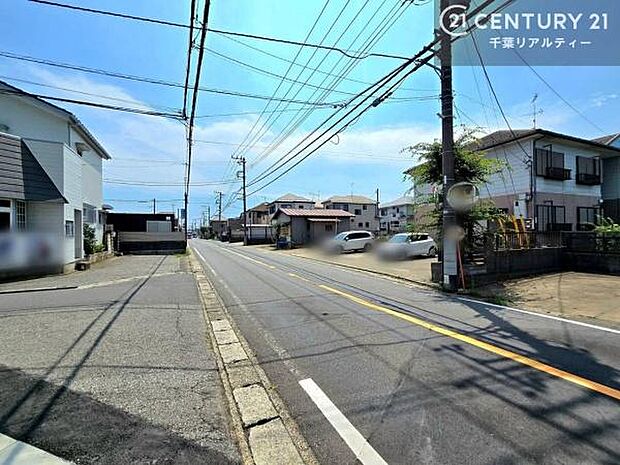 明るく開放的な角地でちょっと贅沢なお住まいをしませんか。陽当り通風良好で気持ちよくお住まいいただけます。