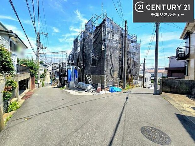 前面道路は4ｍ×4ｍ！陽当り良好な立地です。