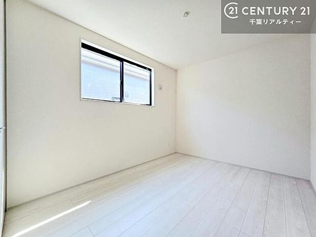掃き出し窓がないお部屋は、お子様のお部屋としても安心です!