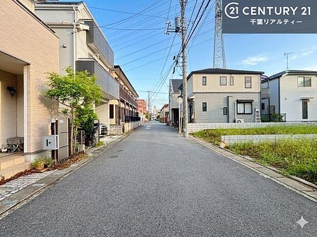 ご興味をお持ちいただきありがとうございます。実際のお部屋や周辺環境をご覧いただくことで、より具体的なイメージが湧きやすくなります。見学は随時受け付けておりますので、お気軽にご予約ください。