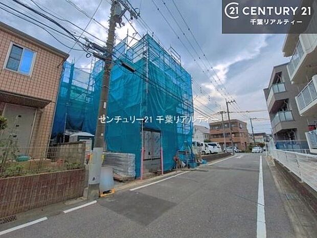 前面道路6m!陽当り良好な立地です。車庫入れが苦手な方も安心ですね!
