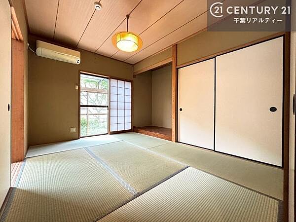 リビングと隣接している和室です！客間としてはもちろん、家事の休憩スペースとして使用するのもいいですね！