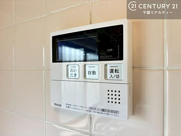 ボタンのスイッチや自動でお風呂の準備が整うため、わざわざ浴室に行ってお湯を入れたり継ぎ足したりする必要がなく便利ですね！