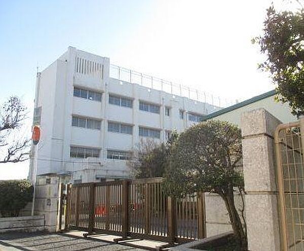 市川市立曽谷小学校まで400m