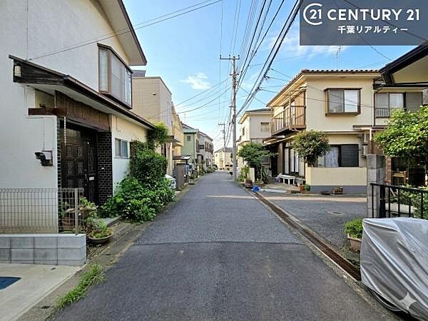 落ち着いた街並みが広がる閑静な住宅街に位置し、穏やかで心安らぐ暮らしを叶える住環境です。
