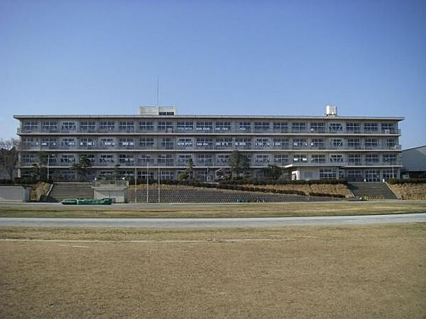 香取市立小見川中学校まで1900m