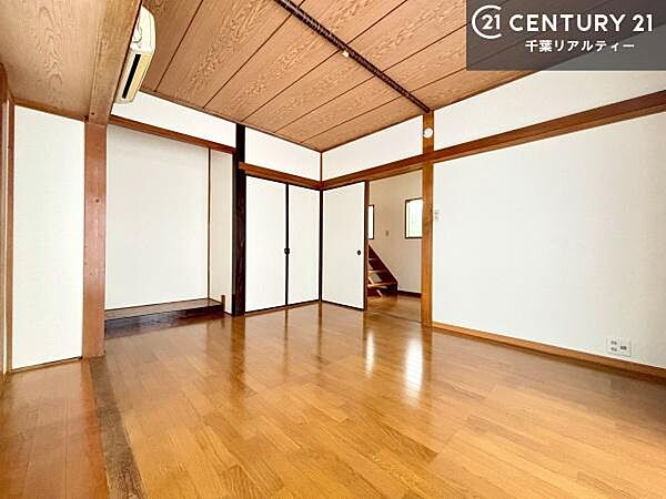 洋室は子供部屋や寝室、色々と用途多彩に利用できますね。収納力もたっぷりなので、広々気持ちよく過ごすことができます。