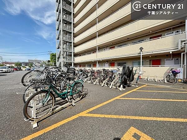 駐輪場完備で、お子さまの自転車や通勤用の自転車も安心して置けます。ご家族にもうれしい便利な設備です。空き状況もお気軽にお問い合わせください。