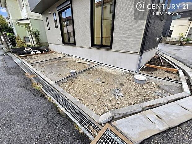 カースペース付きなのでマイカーをお持ちの方も安心ですね！ぜひ現地にてお確かめくださいませ！