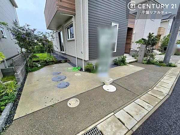 カースペース付きなのでマイカーをお持ちの方も安心ですね！ぜひ現地にてお確かめくださいませ！