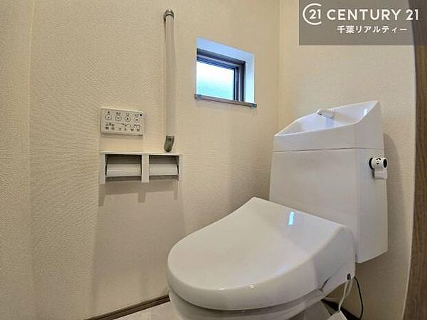 温水洗浄便座につき、冬場は便座が暖かくできるので冷たい便座に座らずに済む嬉しい仕様です!